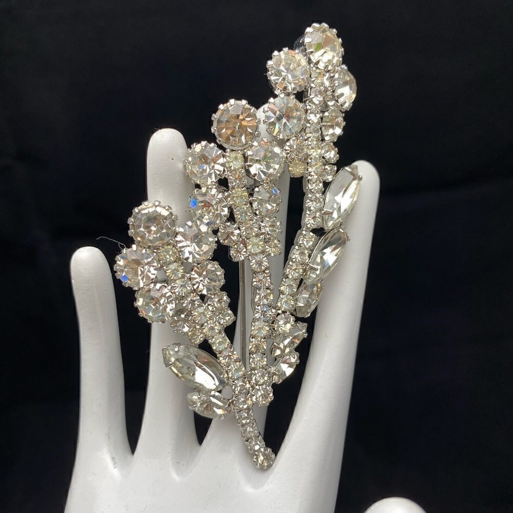 Rhinestones Broach Julianna or other silver vintage beautiful condition 31/2
